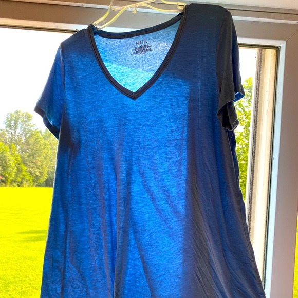 Tops - Flowy long blue shirt